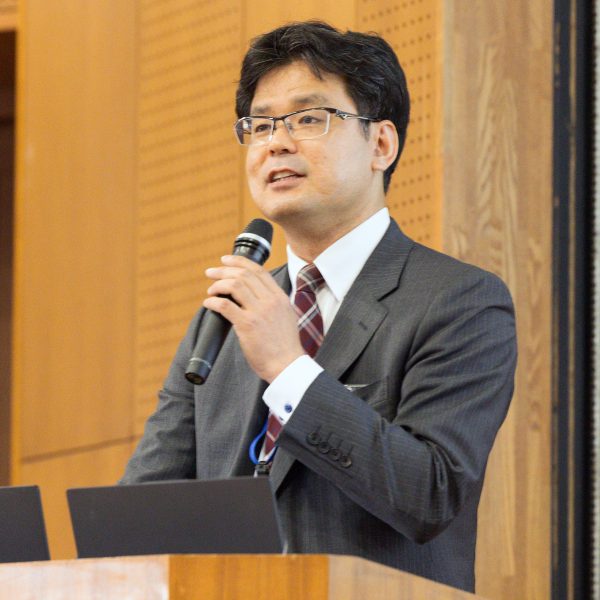 来賓挨拶　文部科学省　研究開発局 原子力課　課長　有林浩二 様